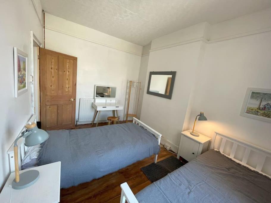 Stylish 5-Bedroom House Near Tunnels Beach Ilfracombe Bagian luar foto