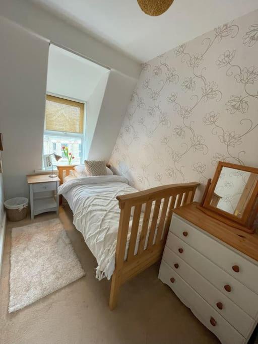 Stylish 5-Bedroom House Near Tunnels Beach Ilfracombe Bagian luar foto