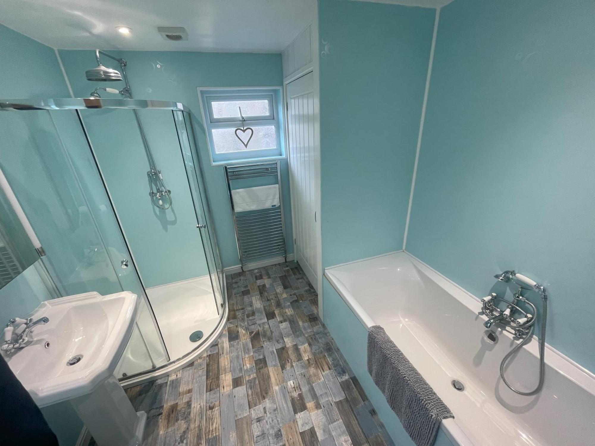 Stylish 5-Bedroom House Near Tunnels Beach Ilfracombe Bagian luar foto